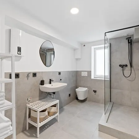 Appartement - Stilvolle Im Stadtzentrum - Loggia - Kingsize Bett - Smart Tv - Netflix - 60qm - 24h Check-in